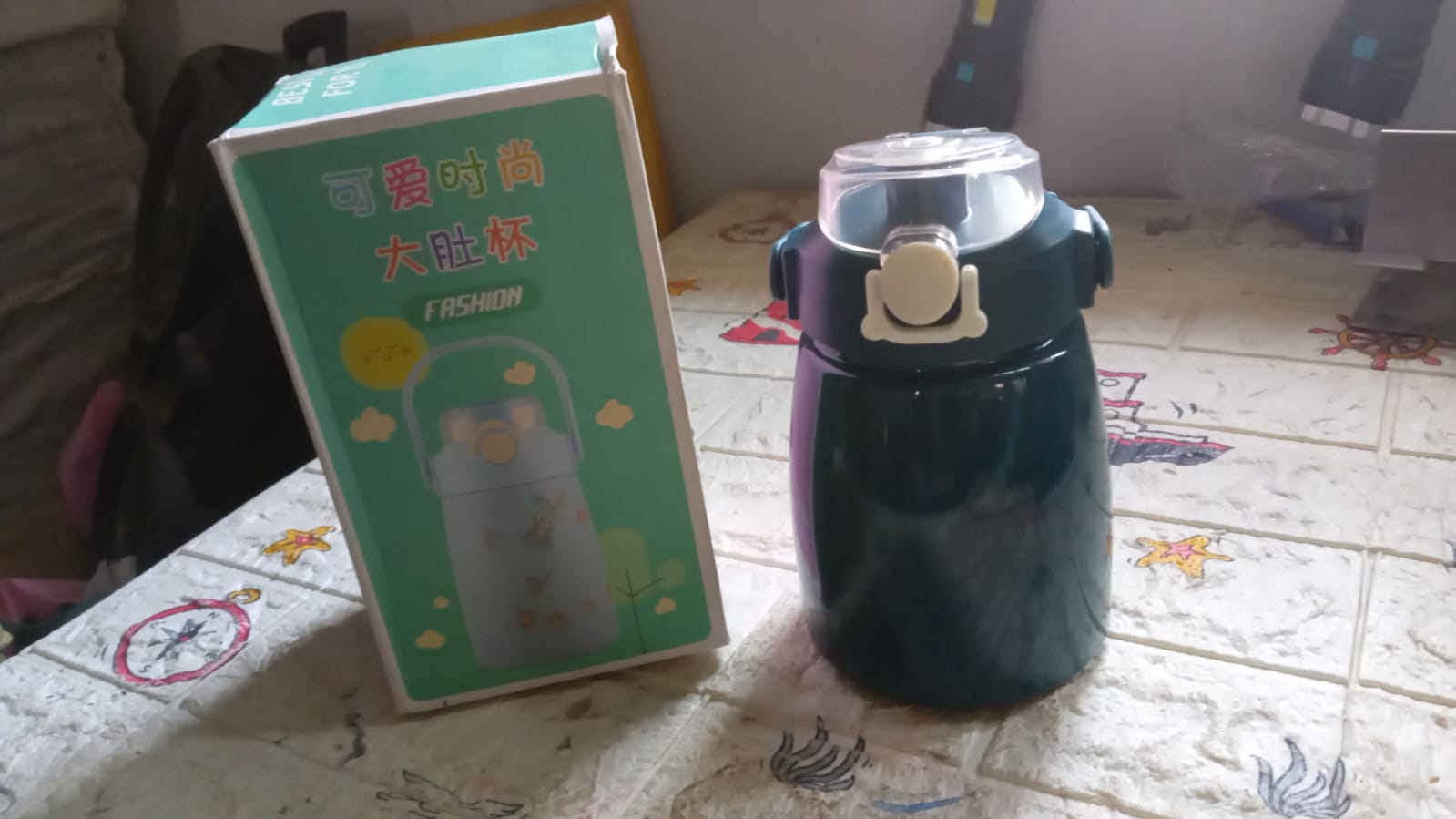 0354 Stainless Steel Insulated Water Bottle, Thermal Cup, 900ml Large-capacity Cute Cartoon Water Cup with Straw and Shoulder Strap,1pc Cute Cartoon stickers Water Jug for School Travel, Sports ( 900 ML) 0354 Stainless Steel Insulated Water Bottle, Thermal Cup, 900ml Large-capacity Cute Cartoon Water Cup with Straw and Shoulder Strap,1pc Cute Cartoon stickers Water Jug for School Travel, Sports ( 900 ML)